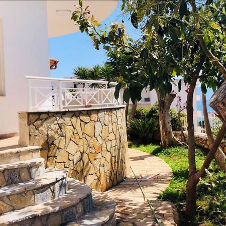 Apartments On The Beach Sarandë エクステリア 写真