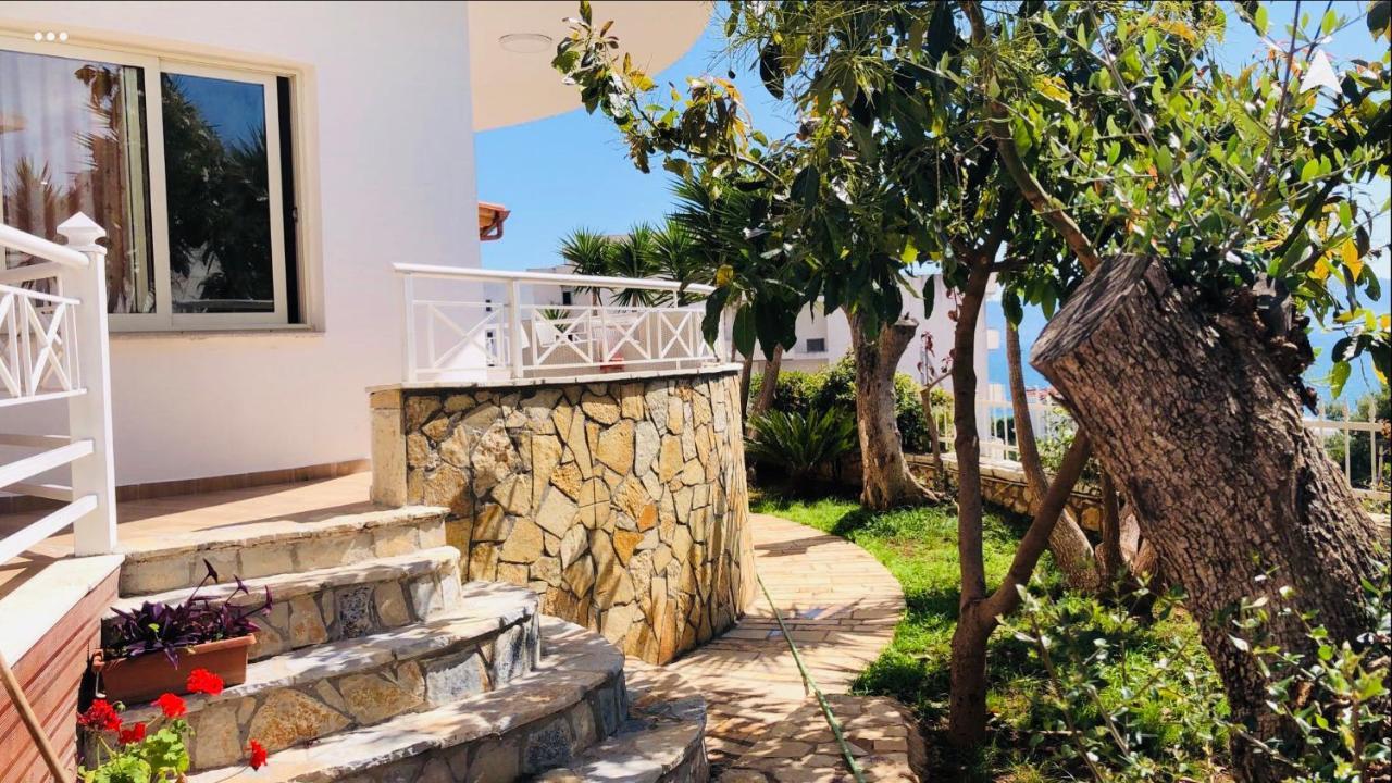 Apartments On The Beach Sarandë エクステリア 写真