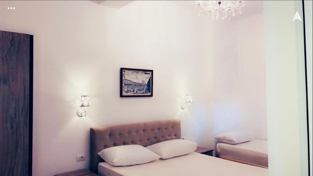 Apartments On The Beach Sarandë エクステリア 写真