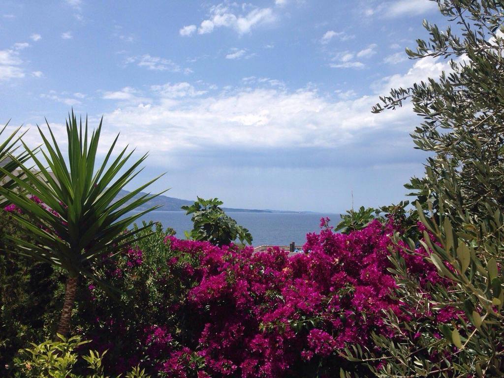 Apartments On The Beach Sarandë エクステリア 写真