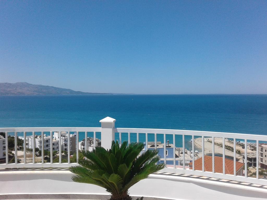 Apartments On The Beach Sarandë エクステリア 写真