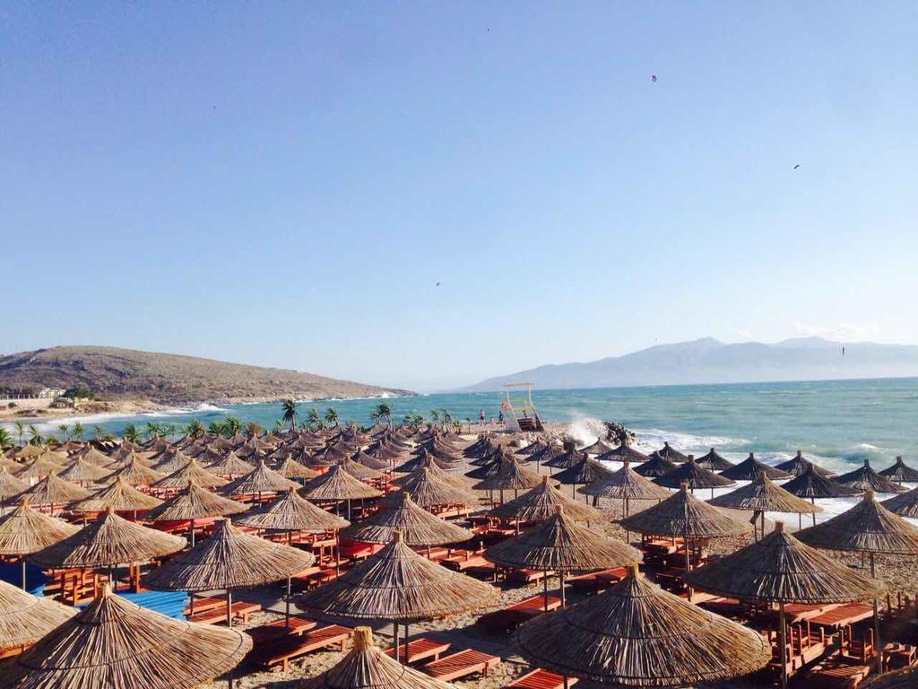 Apartments On The Beach Sarandë エクステリア 写真
