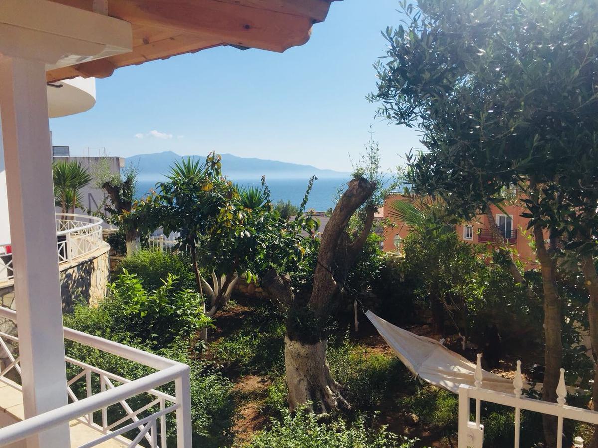 Apartments On The Beach Sarandë エクステリア 写真