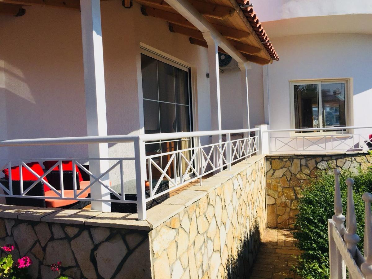 Apartments On The Beach Sarandë エクステリア 写真
