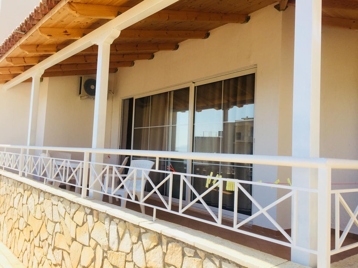 Apartments On The Beach Sarandë エクステリア 写真