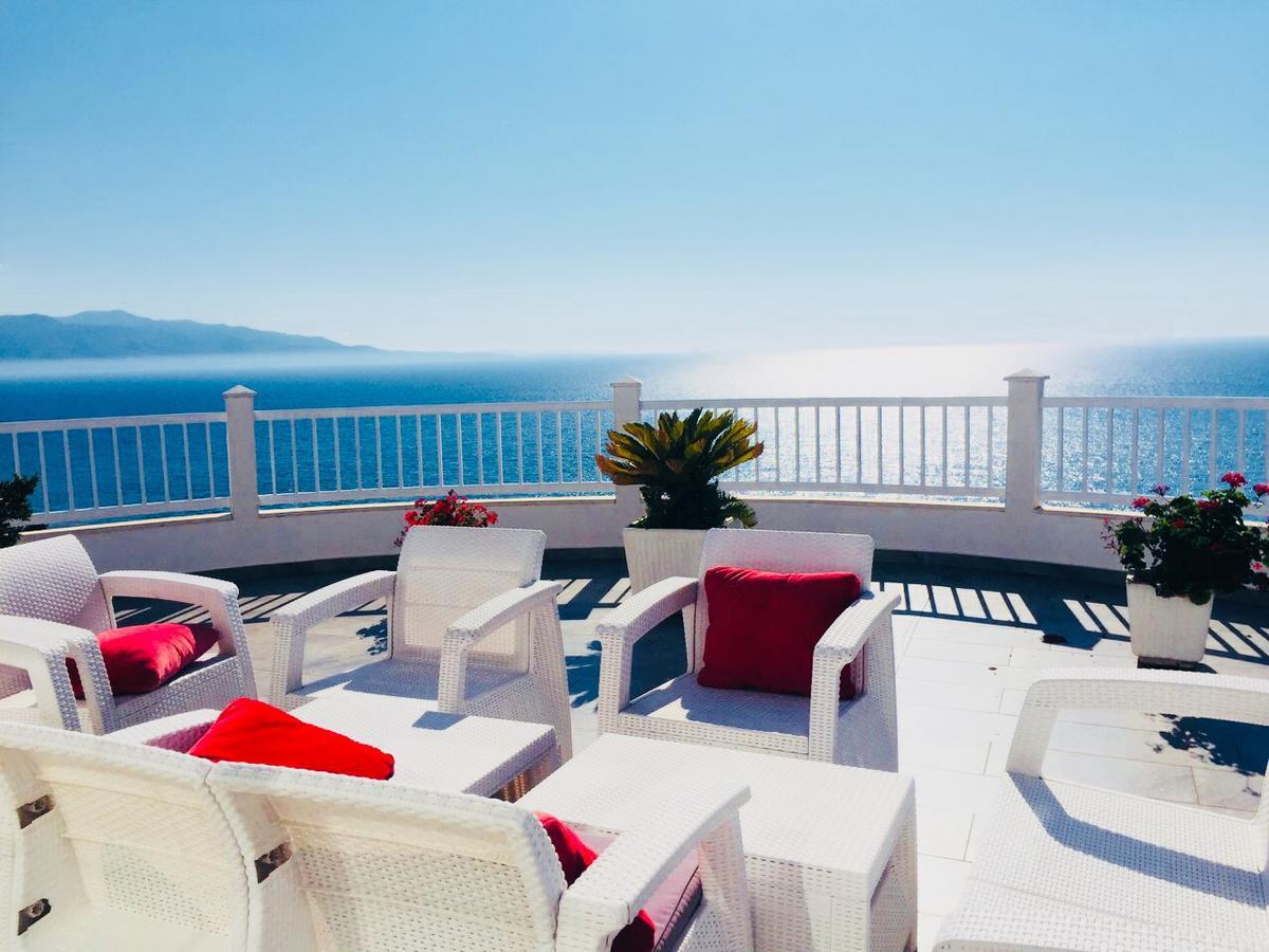 Apartments On The Beach Sarandë エクステリア 写真