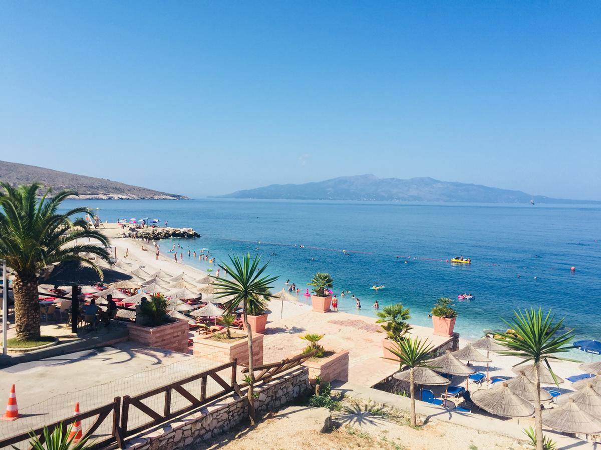 Apartments On The Beach Sarandë エクステリア 写真