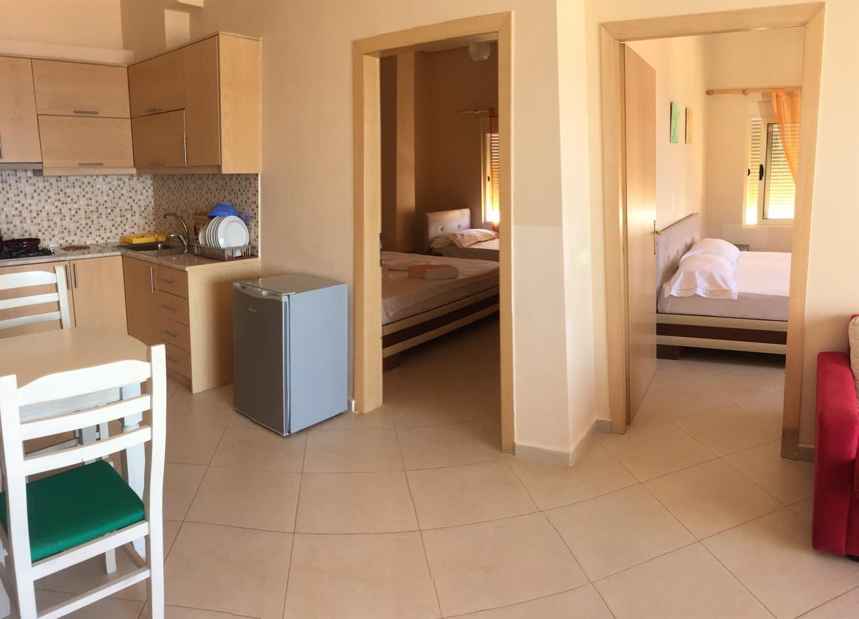 Apartments On The Beach Sarandë エクステリア 写真