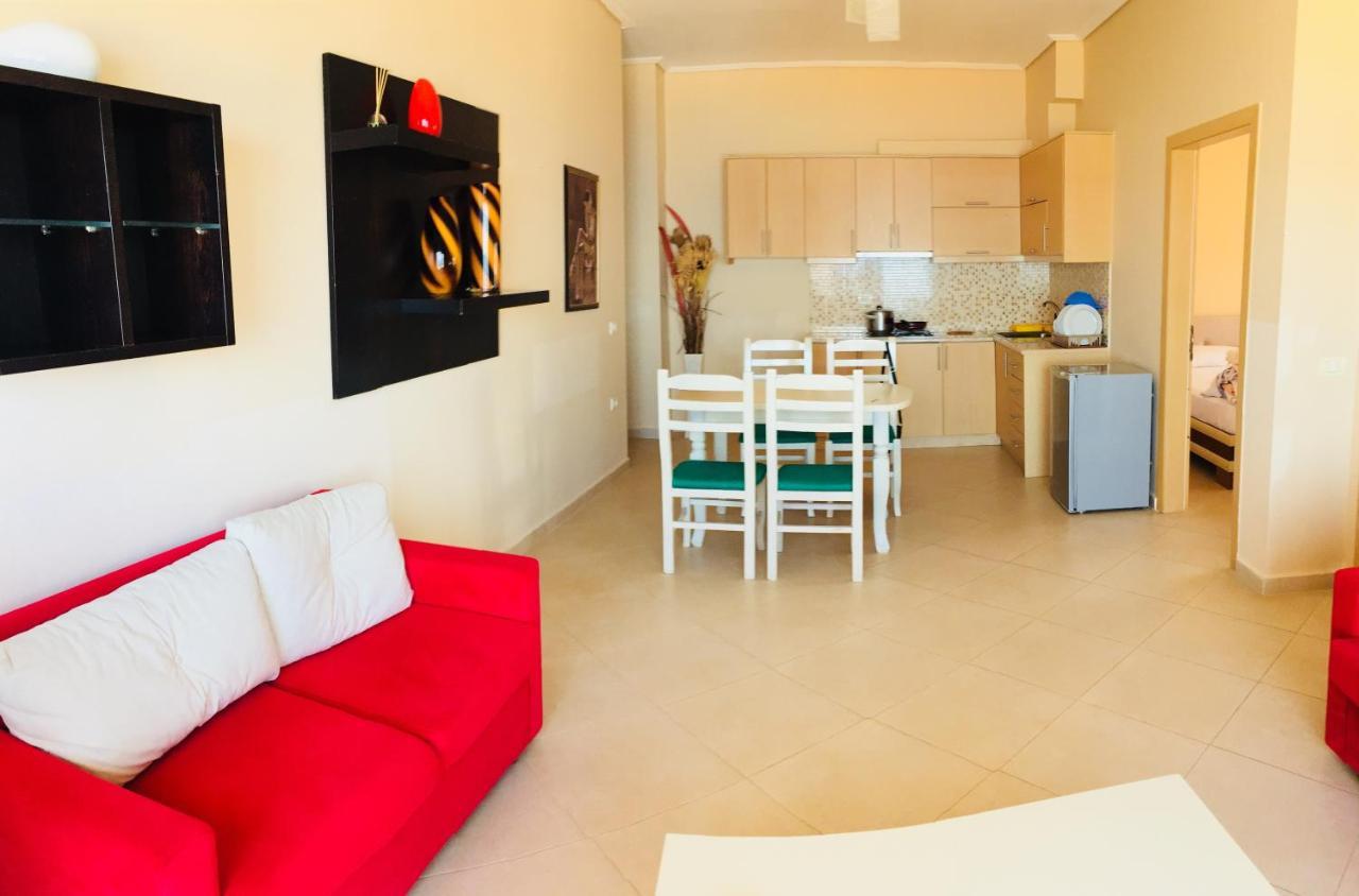 Apartments On The Beach Sarandë エクステリア 写真