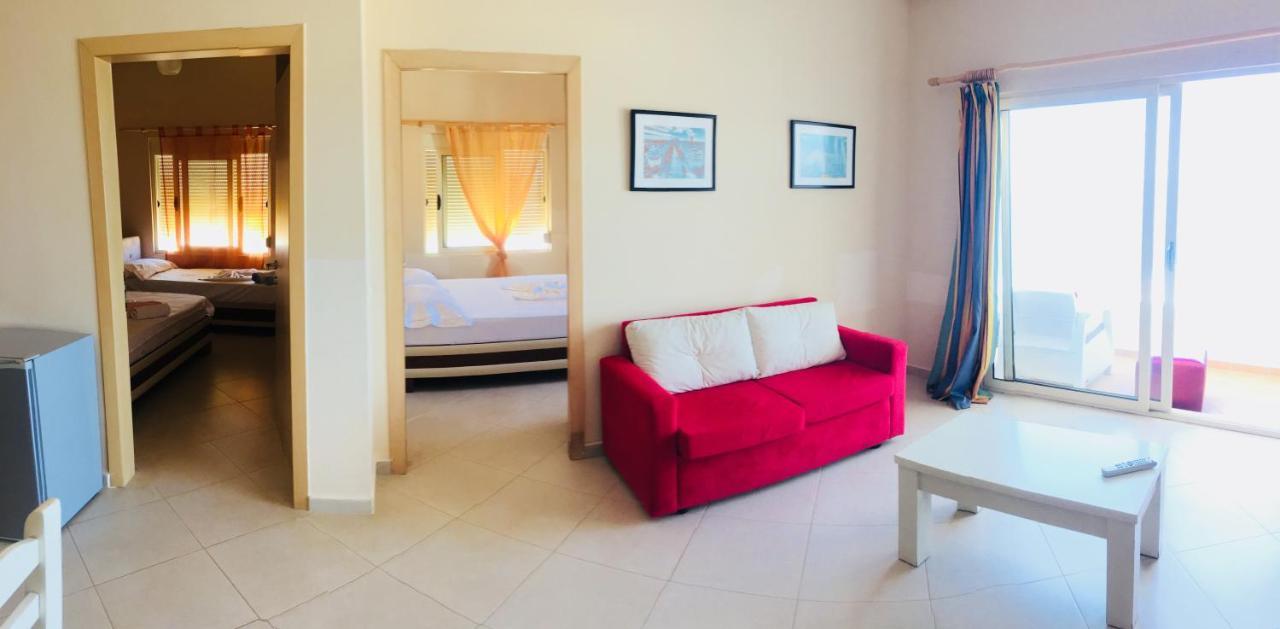 Apartments On The Beach Sarandë エクステリア 写真