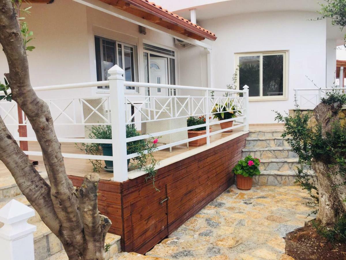 Apartments On The Beach Sarandë エクステリア 写真