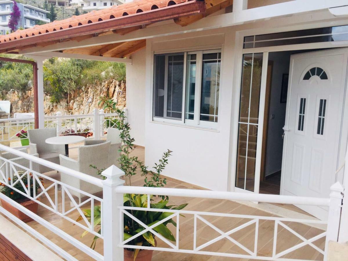 Apartments On The Beach Sarandë エクステリア 写真