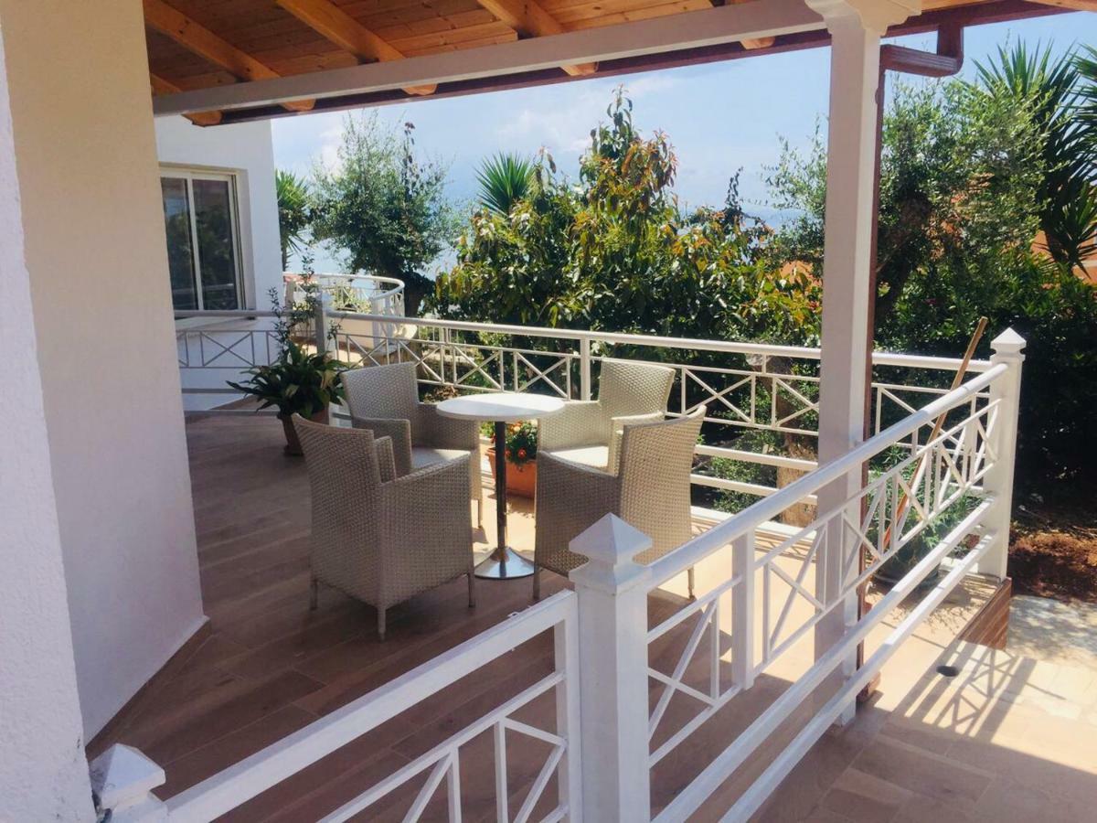 Apartments On The Beach Sarandë エクステリア 写真