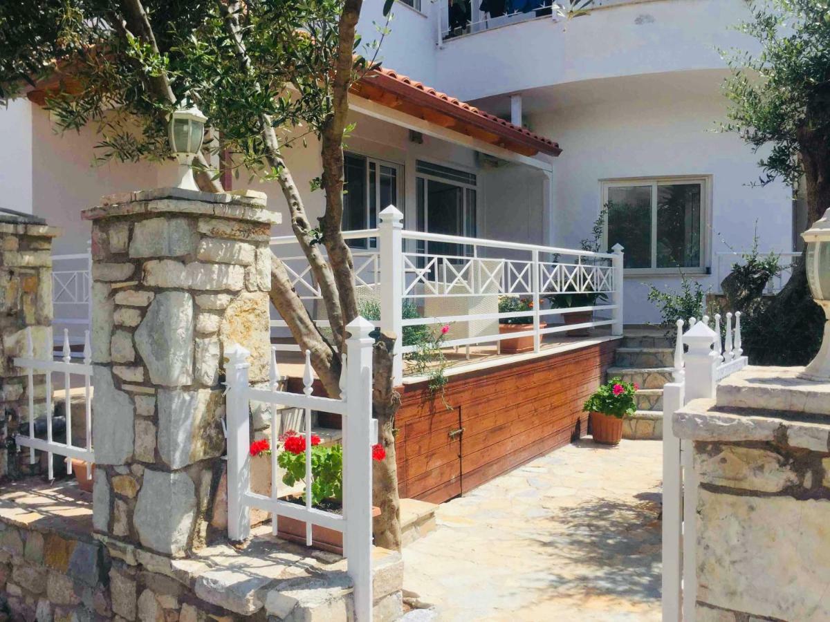 Apartments On The Beach Sarandë エクステリア 写真