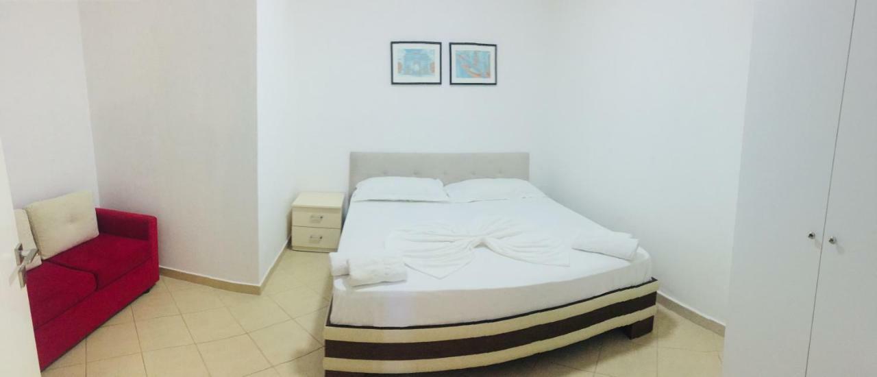Apartments On The Beach Sarandë エクステリア 写真